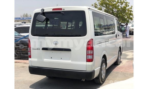 သွင်းကုန် Toyota Hiace White ကား Import - Dubai Ayeyarwady သွင်းကုန် Toyota Hiace White ကား Import - Dubai Ayeyarwady