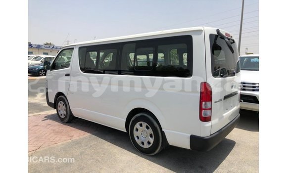 သွင်းကုန် Toyota Hiace White ကား Import - Dubai Ayeyarwady သွင်းကုန် Toyota Hiace White ကား Import - Dubai Ayeyarwady