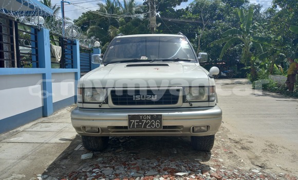 Buy Used Isuzu Bighorn White Car in Yangon in Yangon Buy Used Isuzu Bighorn White Car in Yangon in Yangon
