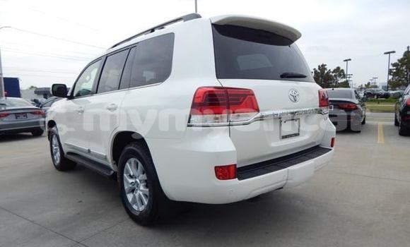 Buy Used Toyota Land Cruiser White Car in Arakan in Rakhine Buy Used Toyota Land Cruiser White Car in Arakan in Rakhine
