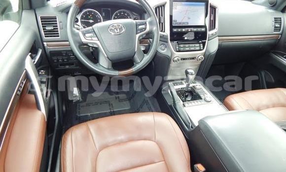 Buy Used Toyota Land Cruiser White Car in Arakan in Rakhine Buy Used Toyota Land Cruiser White Car in Arakan in Rakhine
