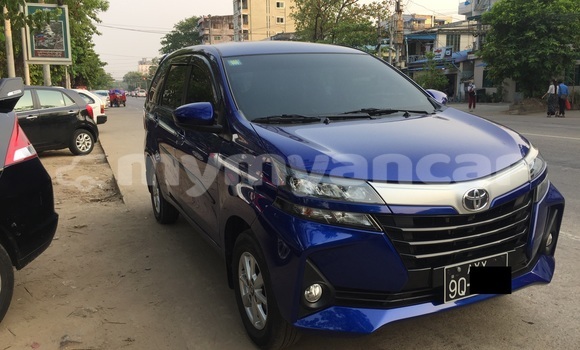 Acheter Occasion Voiture Toyota Avanza Bleu à Yangon, #<Region:0x000000000d9ad1e0>