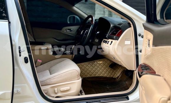 အသုံးပြုခံ့ Toyota Crown White ကား Myanaung Ayeyarwady အသုံးပြုခံ့ Toyota Crown White ကား Myanaung Ayeyarwady