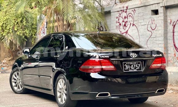 အသုံးပြုခံ့ Toyota Crown Black ကား Myanaung Ayeyarwady အသုံးပြုခံ့ Toyota Crown Black ကား Myanaung Ayeyarwady