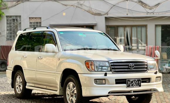 Buy Used Toyota Land Cruiser White Car in Myanaung in Ayeyarwady Buy Used Toyota Land Cruiser White Car in Myanaung in Ayeyarwady