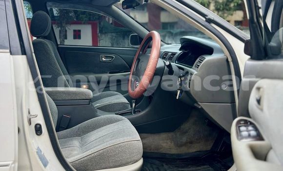 အသုံးပြုခံ့ Toyota Mark II White ကား Yangon Yangon အသုံးပြုခံ့ Toyota Mark II White ကား Yangon Yangon