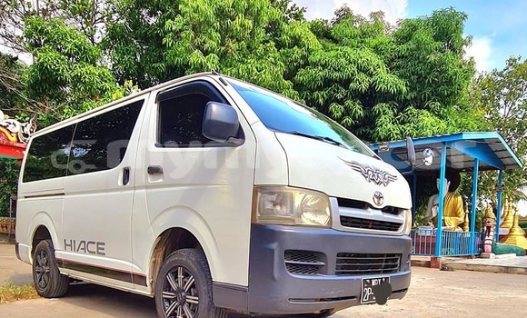 Buy Used Toyota Hiace White Car in Banmo in Kachin Buy Used Toyota Hiace White Car in Banmo in Kachin
