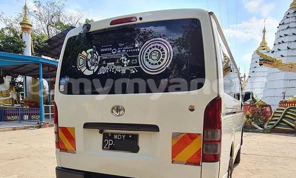 Buy Used Toyota Hiace White Car in Banmo in Kachin Buy Used Toyota Hiace White Car in Banmo in Kachin