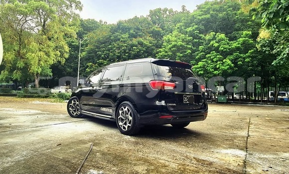 အသုံးပြုခံ့ Kia Carnival Black ကား Chauk Magway အသုံးပြုခံ့ Kia Carnival Black ကား Chauk Magway