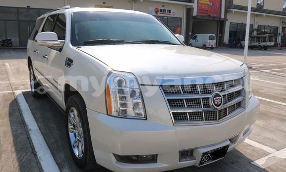 Buy Used Cadillac ATS-V White Car in Banmo in Kachin Buy Used Cadillac ATS-V White Car in Banmo in Kachin