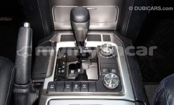 Buy Import Toyota Land Cruiser White Car in Import - Dubai in Ayeyarwady Buy Import Toyota Land Cruiser White Car in Import - Dubai in Ayeyarwady
