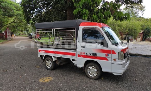 Buy Used Toyota Hiace White Car in Chauk in Magway Buy Used Toyota Hiace White Car in Chauk in Magway