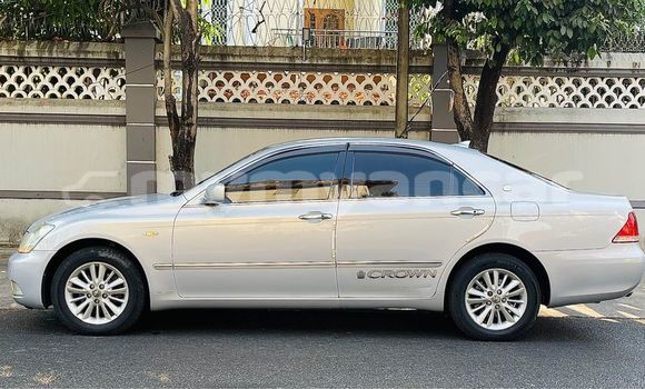 Buy Used Toyota Crown White Car in Bogale in Ayeyarwady Buy Used Toyota Crown White Car in Bogale in Ayeyarwady