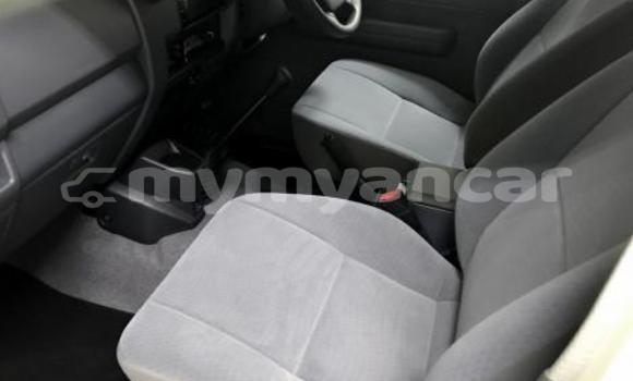 Buy Used Toyota Land Cruiser White Car in Allanmyo in Magway Buy Used Toyota Land Cruiser White Car in Allanmyo in Magway