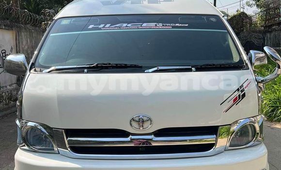 အသုံးပြုခံ့ Toyota Hiace White ကား Banmo Kachin အသုံးပြုခံ့ Toyota Hiace White ကား Banmo Kachin