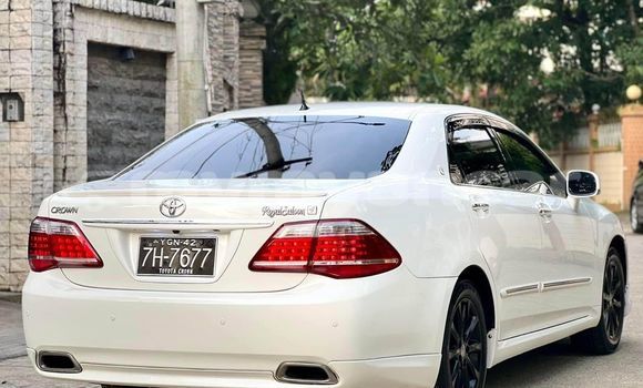 အသုံးပြုခံ့ Toyota Crown White ကား Bago Bago အသုံးပြုခံ့ Toyota Crown White ကား Bago Bago