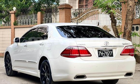 အသုံးပြုခံ့ Toyota Crown White ကား Bago Bago အသုံးပြုခံ့ Toyota Crown White ကား Bago Bago