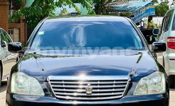 အသုံးပြုခံ့ Toyota Crown Black ကား Banmo Kachin အသုံးပြုခံ့ Toyota Crown Black ကား Banmo Kachin