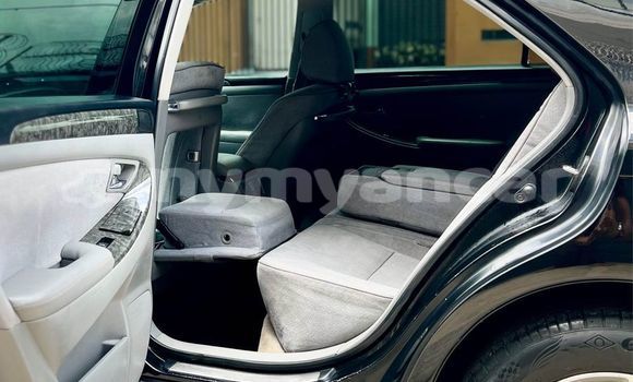 အသုံးပြုခံ့ Toyota Crown Black ကား Banmo Kachin အသုံးပြုခံ့ Toyota Crown Black ကား Banmo Kachin