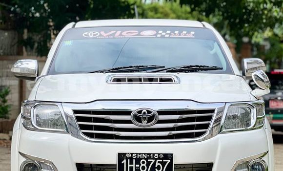 အသုံးပြုခံ့ Toyota Vigo White ကား Arakan Rakhine အသုံးပြုခံ့ Toyota Vigo White ကား Arakan Rakhine