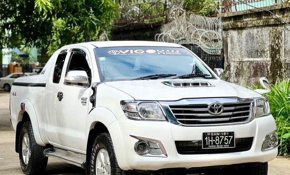 အသုံးပြုခံ့ Toyota Vigo White ကား Arakan Rakhine အသုံးပြုခံ့ Toyota Vigo White ကား Arakan Rakhine