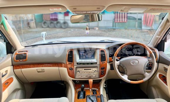 Buy Used Toyota Land Cruiser White Car in Arakan in Rakhine Buy Used Toyota Land Cruiser White Car in Arakan in Rakhine
