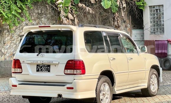 Buy Used Toyota Land Cruiser White Car in Arakan in Rakhine Buy Used Toyota Land Cruiser White Car in Arakan in Rakhine