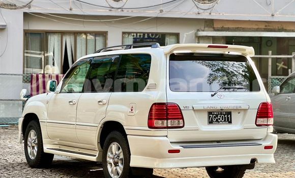 Buy Used Toyota Land Cruiser White Car in Arakan in Rakhine Buy Used Toyota Land Cruiser White Car in Arakan in Rakhine