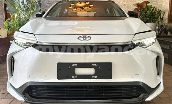 Buy Used Toyota bB White Car in Arakan in Rakhine Buy Used Toyota bB White Car in Arakan in Rakhine