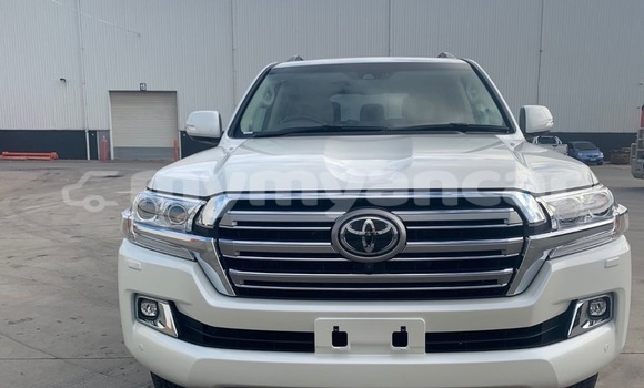Buy Used Toyota Land Cruiser White Car in Myanaung in Ayeyarwady Buy Used Toyota Land Cruiser White Car in Myanaung in Ayeyarwady