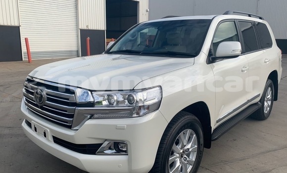 Buy Used Toyota Land Cruiser White Car in Myanaung in Ayeyarwady Buy Used Toyota Land Cruiser White Car in Myanaung in Ayeyarwady