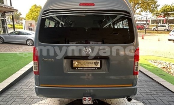 Buy Used Toyota Hiace White Car in Nyaunglebin in Bago Buy Used Toyota Hiace White Car in Nyaunglebin in Bago