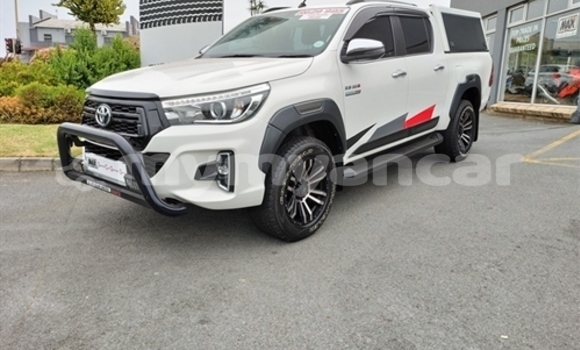 Buy Used Toyota Hilux White Car in Nyaunglebin in Bago