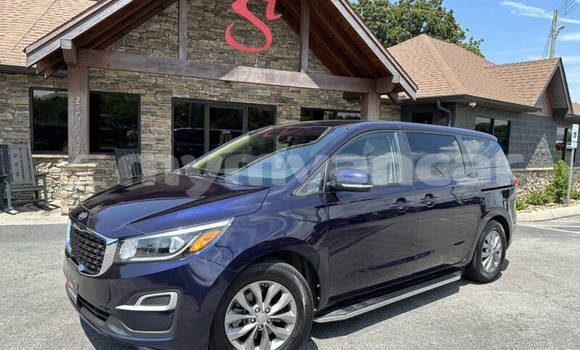 Buy Used Kia Sedona Blue Car in Nyaunglebin in Bago Buy Used Kia Sedona Blue Car in Nyaunglebin in Bago