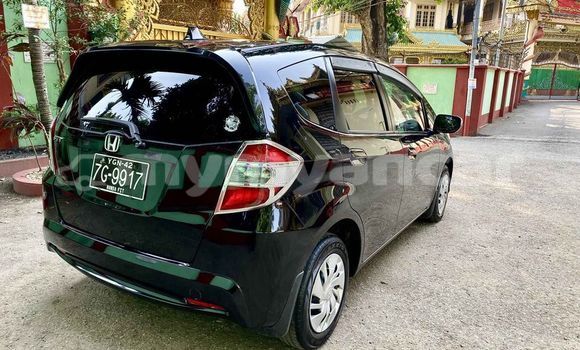အသုံးပြုခံ့ Honda FIT Black ကား Banmo Kachin အသုံးပြုခံ့ Honda FIT Black ကား Banmo Kachin