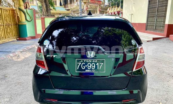 အသုံးပြုခံ့ Honda FIT Black ကား Banmo Kachin အသုံးပြုခံ့ Honda FIT Black ကား Banmo Kachin