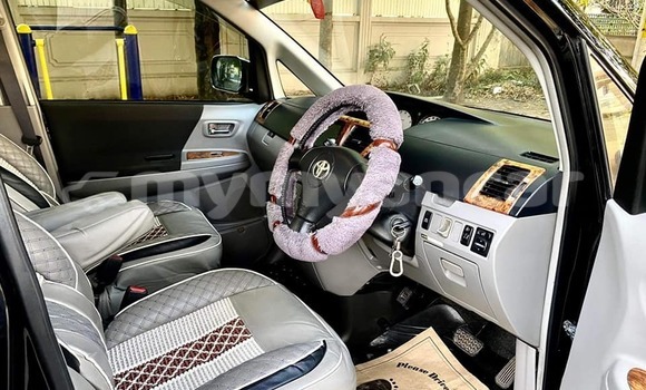 အသုံးပြုခံ့ Toyota Voxy Black ကား Arakan Rakhine အသုံးပြုခံ့ Toyota Voxy Black ကား Arakan Rakhine