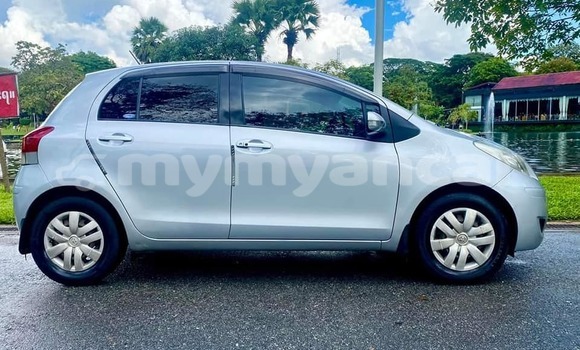 အသုံးပြုခံ့ Toyota Vitz White ကား Banmo Kachin အသုံးပြုခံ့ Toyota Vitz White ကား Banmo Kachin