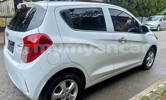 အသုံးပြုခံ့ Chevrolet Spark White ကား Banmo Kachin အသုံးပြုခံ့ Chevrolet Spark White ကား Banmo Kachin