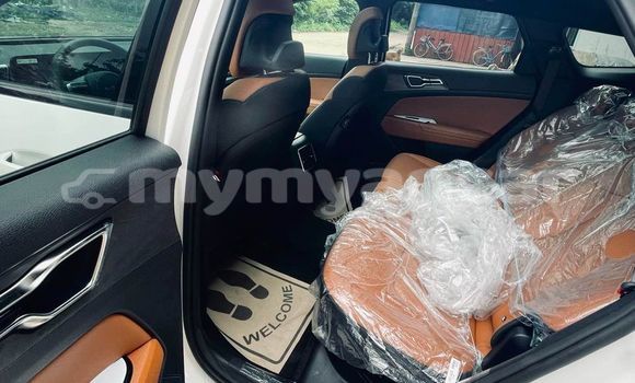အသုံးပြုခံ့ Kia Sportage White ကား Banmo Kachin အသုံးပြုခံ့ Kia Sportage White ကား Banmo Kachin