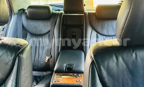 အသုံးပြုခံ့ Toyota Celsior Black ကား Arakan Rakhine အသုံးပြုခံ့ Toyota Celsior Black ကား Arakan Rakhine