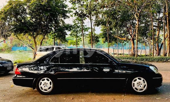 အသုံးပြုခံ့ Toyota Celsior Black ကား Arakan Rakhine အသုံးပြုခံ့ Toyota Celsior Black ကား Arakan Rakhine