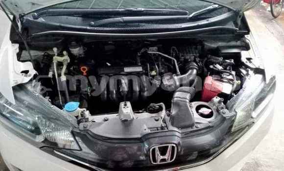Buy Used Honda FIT White Car in Bago in Bago Buy Used Honda FIT White Car in Bago in Bago