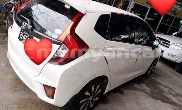 Buy Used Honda FIT White Car in Bago in Bago Buy Used Honda FIT White Car in Bago in Bago