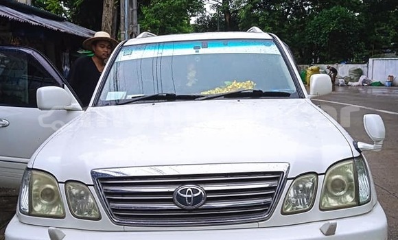 Buy Used Toyota Land Cruiser White Car in Bago in Bago