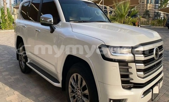 Buy Used Toyota Land Cruiser White Car in Chauk in Magway Buy Used Toyota Land Cruiser White Car in Chauk in Magway