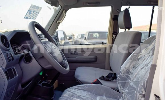 Buy Import Toyota Pickup White Car in Import - Dubai in Ayeyarwady Buy Import Toyota Pickup White Car in Import - Dubai in Ayeyarwady