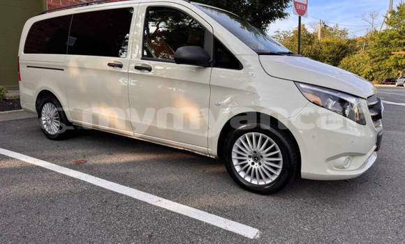Acheter Occasion Voiture Mercedes-Benz Vito Blanc à Nyaunglebin, #<Region:0x000000000af4fc68>