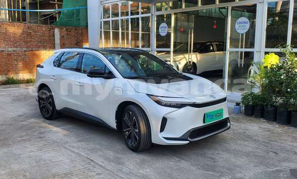 အသစ် Toyota Belta White ကား Yangon Yangon