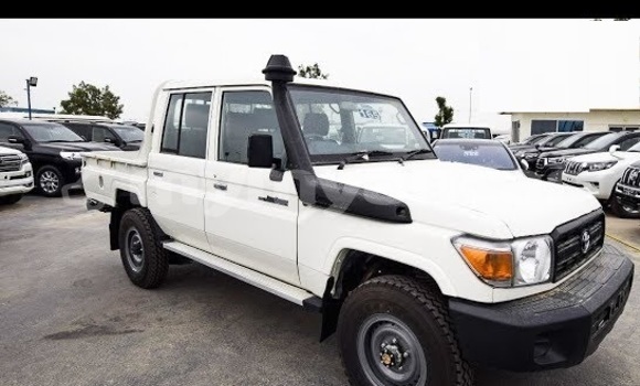 Buy Used Toyota Land Cruiser White Car in Banmo in Kachin Buy Used Toyota Land Cruiser White Car in Banmo in Kachin